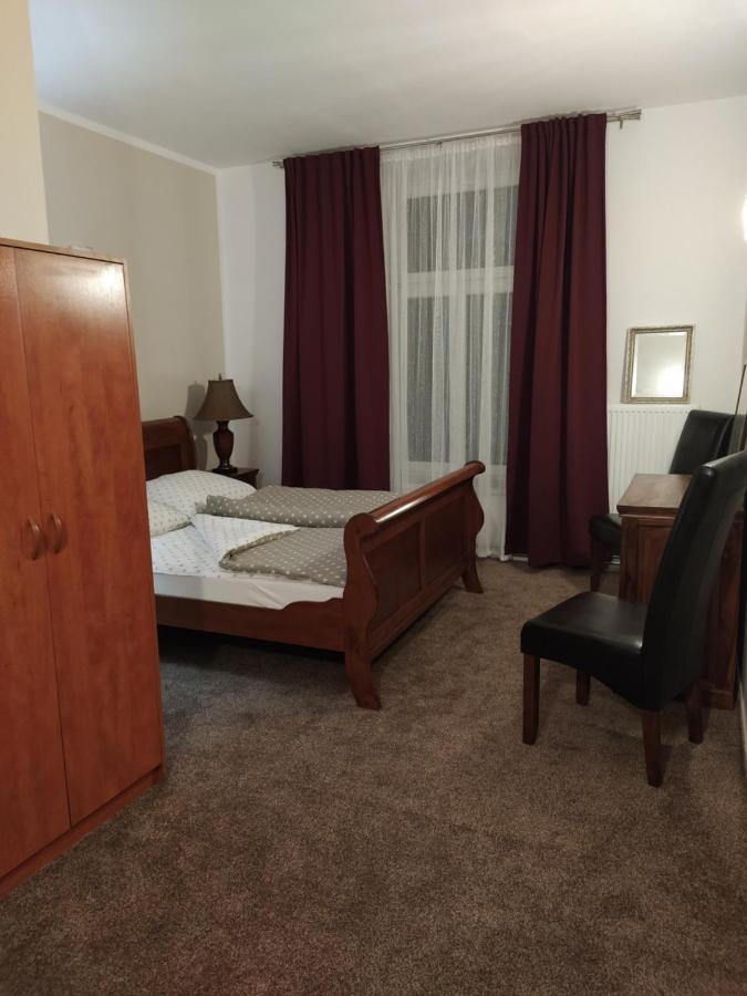 Hotel Koruna Penzion Teplice nad Metují Dış mekan fotoğraf