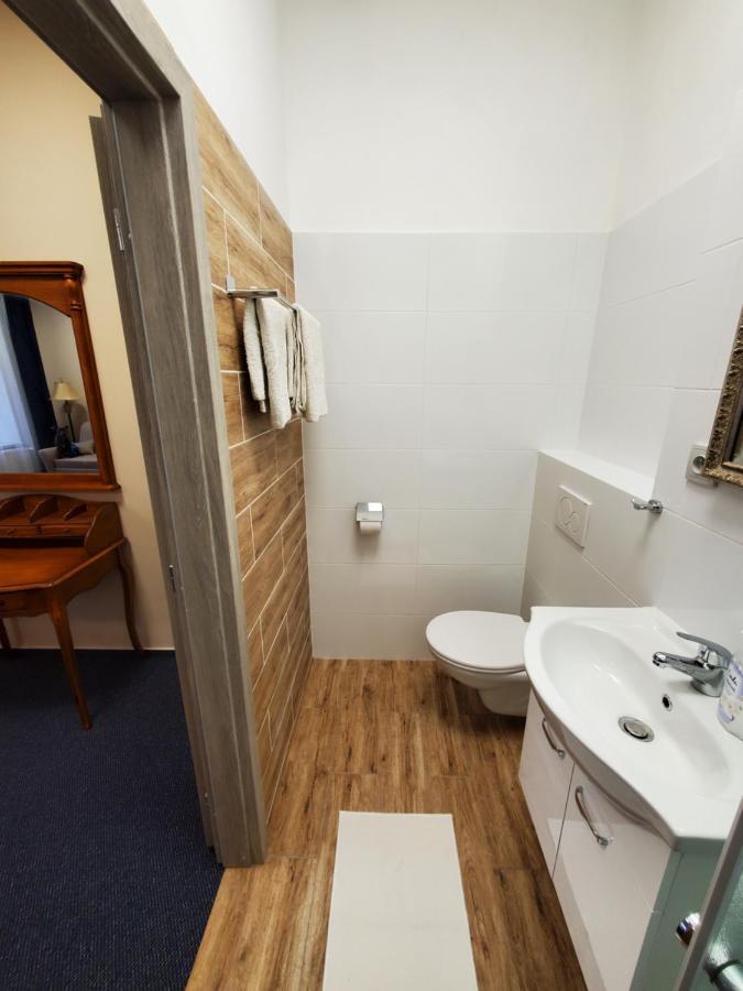 Hotel Koruna Penzion Teplice nad Metují Dış mekan fotoğraf