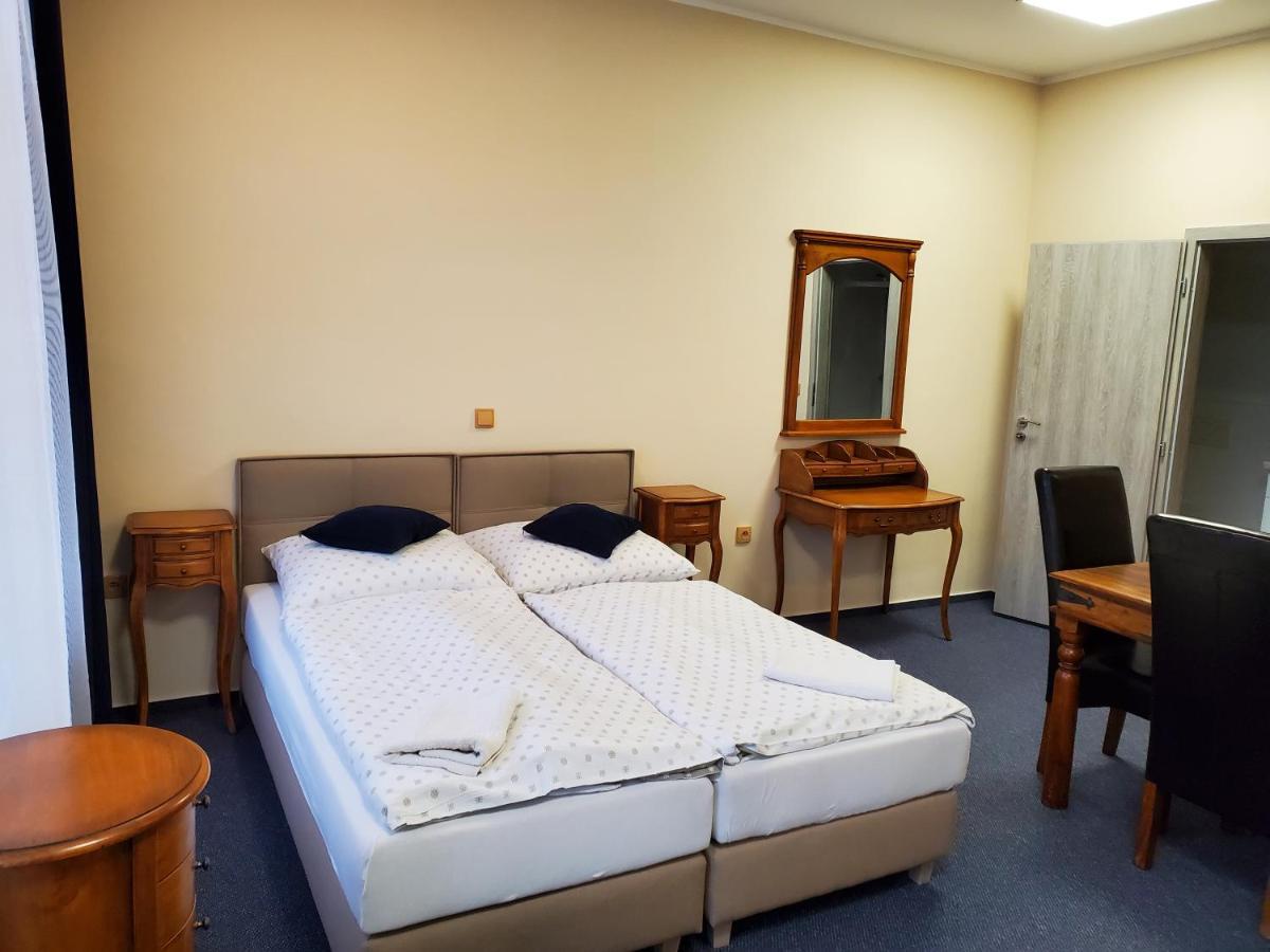 Hotel Koruna Penzion Teplice nad Metují Dış mekan fotoğraf